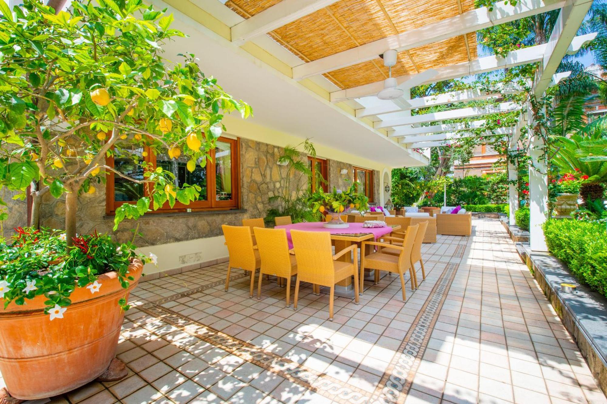 Sorrentovibes - Villa In Sorrento Center With Gardens And Outdoor Space Exterior foto